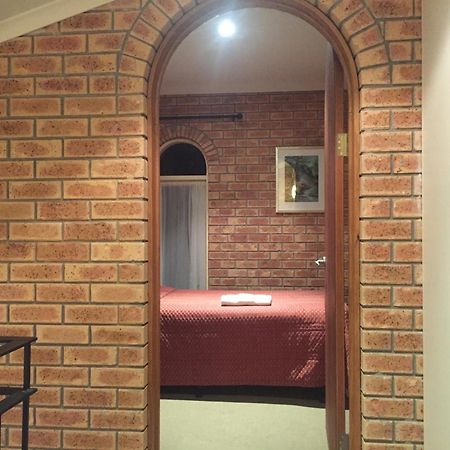 Bright On Track Motel Room photo