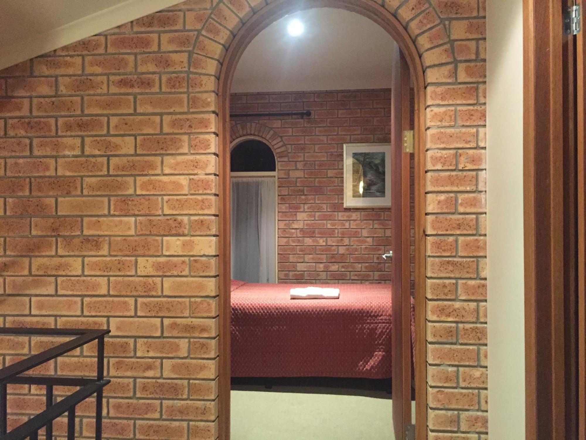 Bright On Track Motel Room photo